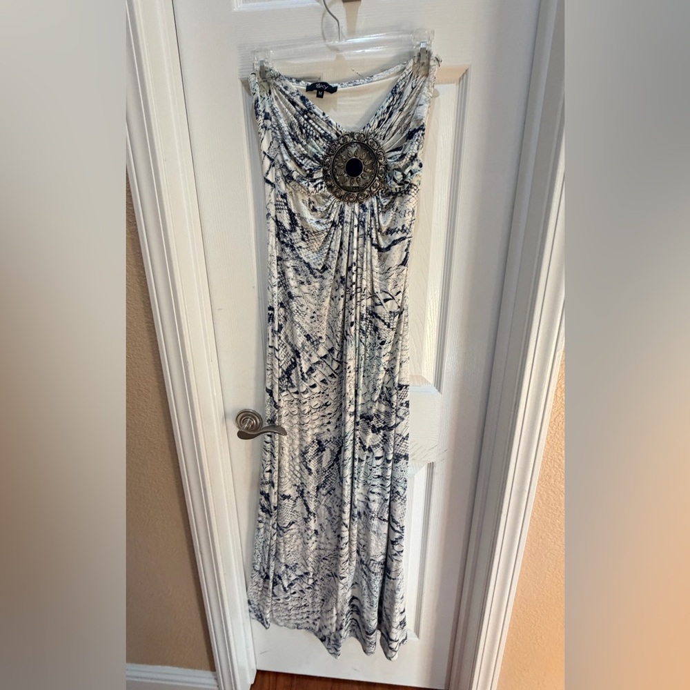 Sky White and Black blue Patterned Maxi Dress with Decorative Brooch